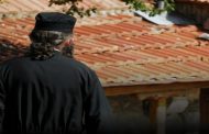 Απολογείται ο παπάς που χαστούκισε 60χρονη στη Λάρισα