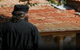 Απολογείται ο παπάς που χαστούκισε 60χρονη στη Λάρισα