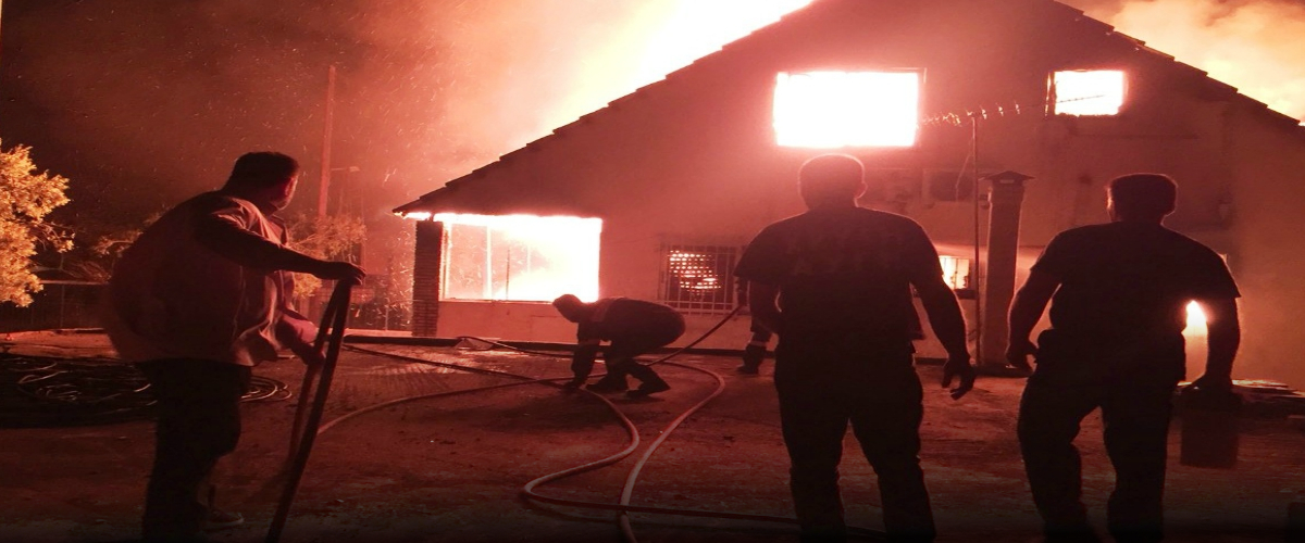 Μάχη βουλευτών ΧΡΥΣΗΣ ΑΥΓΗΣ  με τις φλόγες όταν οι ΣΥΡΙΖΑΝΕΛ τα'πίναν