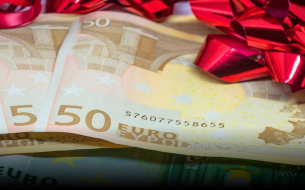ΔΩΡΟ ΧΡΙΣΤΟΥΓΕΝΝΩΝ 2018: Δείτε το ποσό που δικαιούστε