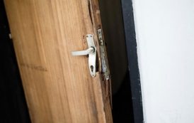 Χανιά: Ιδιοκτήτης έκανε έξωση σε φτωχή οικογένεια ξηλώνοντας την πόρτα