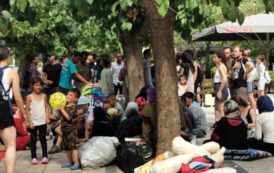 Στο Σχιστό Σκαραμαγκά μεταφέρονται δεκάδες μετανάστες από το Κέντρο